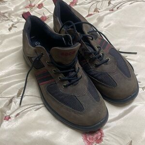 ECCO Women's hikers with Shock heel absorbers.  9/10 excellent condition SZE 38